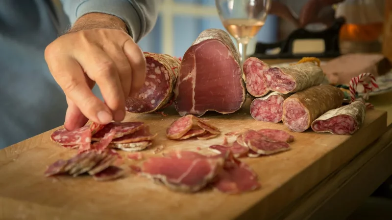 Charcuterie accompagnant une raclette