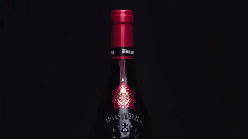Bouteille de vin rouge Rasteau pour accompagner une raclette